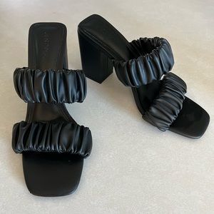 Slip-on Scrunch strap Heels